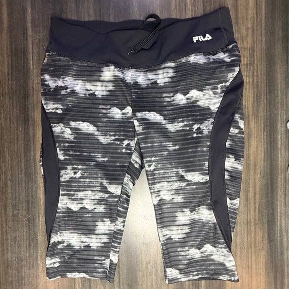 Fila Sport Womens XL Workout Running Capri Leggings Black Gray Athleisure - Picture 1 of 3